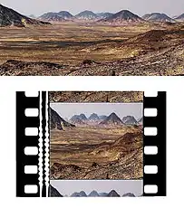 Comparison between the "normal" picture and the anamorphic picture on a 35&nbsp;mm film in Cinemascope format