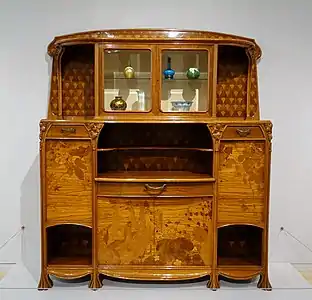 Cabinet by Louis Majorelle, with glass vases by Louis Comfort Tiffany (1900-1910) (Dallas Museum of Art)