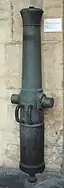 Rifled muzzle-loading gun "Canon de campagne de 4 rayé modèle 1858, L' Aubry". Caliber: 86&nbsp;mm (3.4&nbsp;in). Length: 1.43&nbsp;m (4&nbsp;ft 8&nbsp;in). Weight: 327&nbsp;kg (721&nbsp;lb). Ammunition: 37&nbsp;kg (82&nbsp;lb) shell. Bronze, cast in Toulouse in 1859, re-tubed with steel.