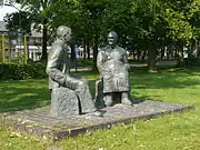 Statue of granddad and grandma by Maïté Duval