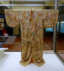 Kosode with yūzen dyework inside fan and snowflake shapes, 1700s, Ishikawa Prefectural Museum of Traditional Arts and Crafts