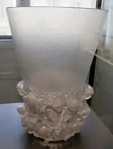 Lalique vase with female figures (1930) (Musée des Arts Décoratifs, Paris)