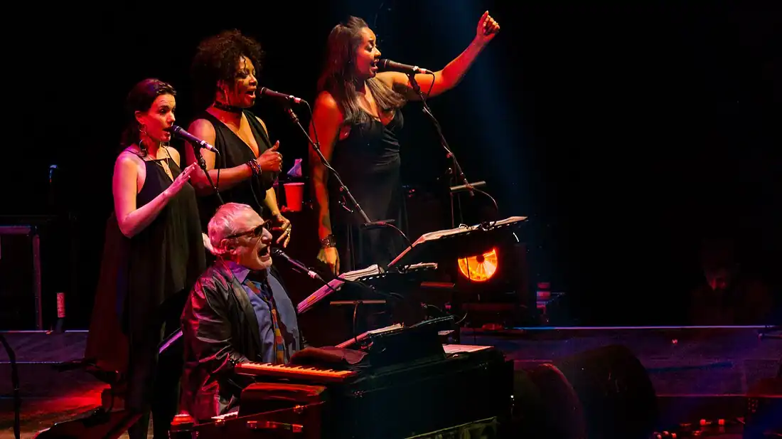 Steely Dan With The Doobie Brothers - The O2 - Sunday 29th October 2017 SteelyDanO2291017-15 (37338646074).jpg